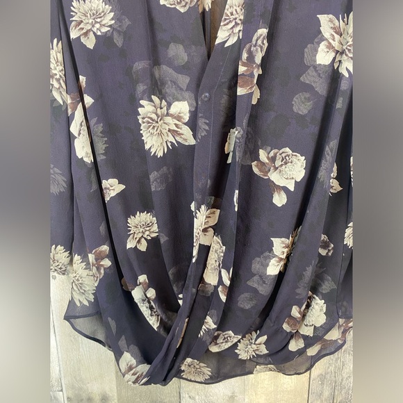 Aritzia Babaton Silk Draped Front Blouse in Navy Size Small. - Picture 4 of 9